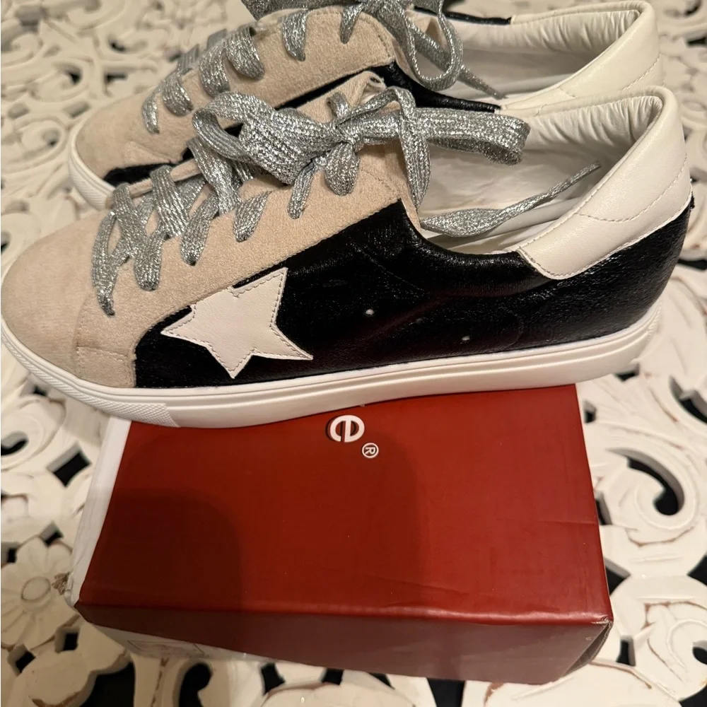 Nature Breeze Black and White Retro Star Sneakers size 9 NWB - Picture 6 of 9